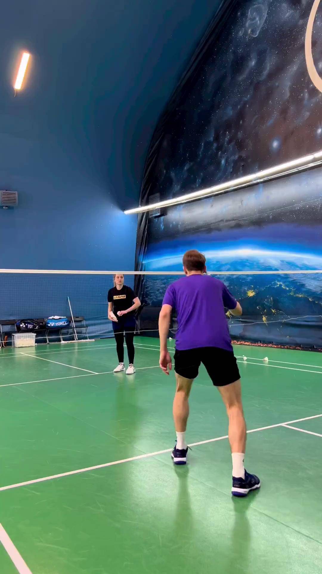 2026世界杯下注-羽毛球接发球羽毛球接发球可以踩线吗